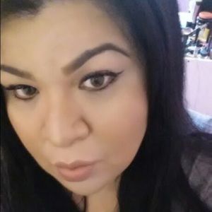 Meet your Posher, Monique